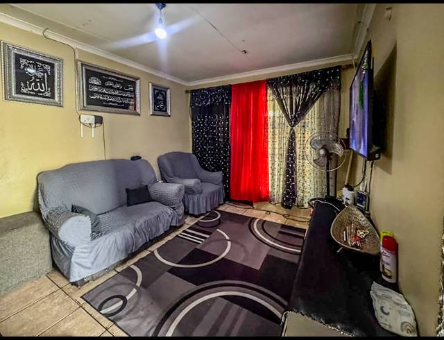 3 BEDROOM FREEHOLD FOR SALE IN LENTEGEUR